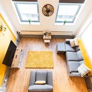 De Luxe Short Stays-crusader Apt Apartment