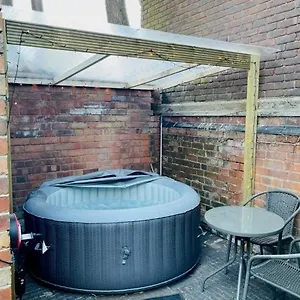 Victoria Terrace - Luxury With Hot Tub Apartment